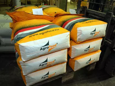 Корм і кормові компоненти Корм і кормові компоненти